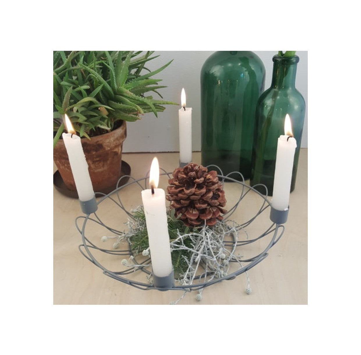 Kerzenhalter für vier Kerzen mit Korb, grau