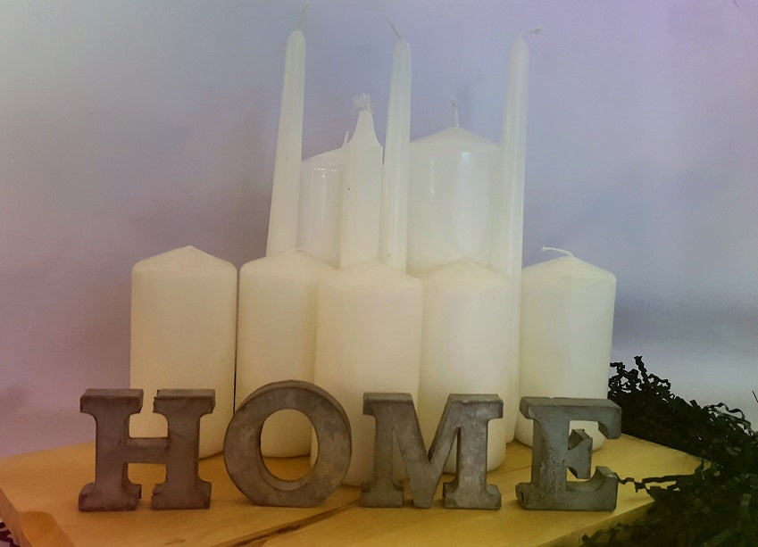 Buchstaben "HOME" aus Zink